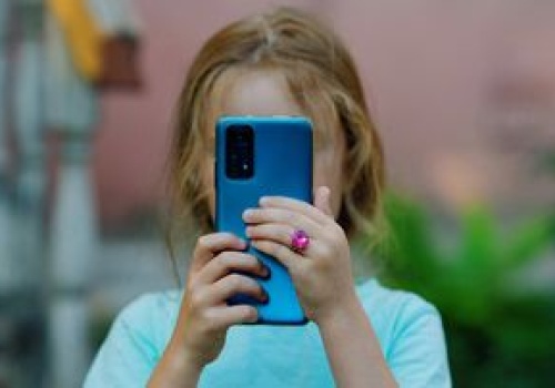 Chatboty AI pod kontrolą. Brytyjski rząd zaostrza prawo dla dzieci