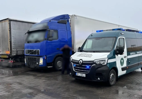 Nie miał tarczy hamulcowej na przedniej osi ciągnika, więc nie zatrzymał się do kontroli