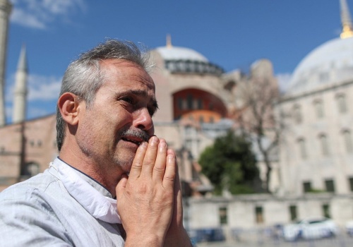 Parlament Europejski krytykuje Turcję za wydalanie chrześcijan