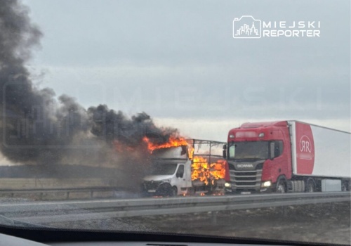 Pożar pojazdu dostawczego na A2. Autostrada zablokowana