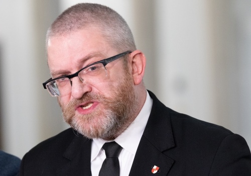 Prezes PiS: Mowy nie ma o żadnych sojuszach z partią Brauna