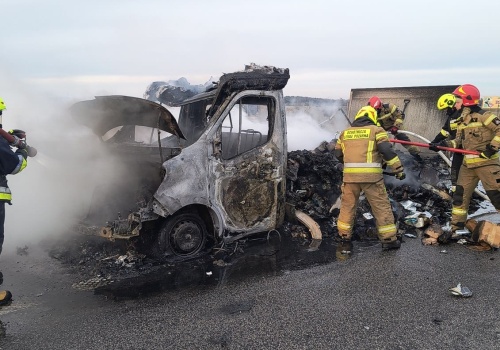 Pożar auta na A2. Droga zablokowana