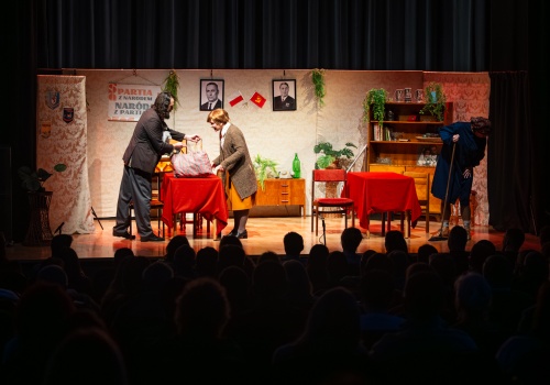 Powrót do PRL-u? Za nami spektakl „Pomożecie? Pomożemy!”