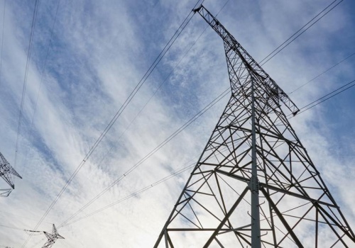 Tańszy prąd dla przemysłu od 2027 roku? Resort szykuje program wzorowany na niemieckim