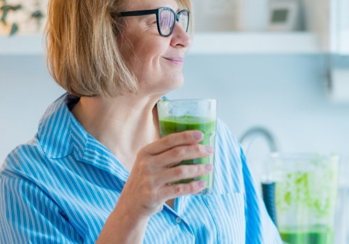 Ten zielony proszek może wspierać poziom cukru. Moringa robi furorę