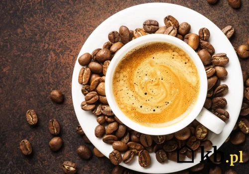 Klienci pakują po 4 sztuki. Ta kawa w Biedronce kosztuje aż 30 zł mniej