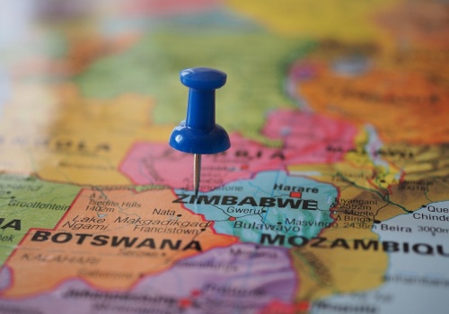 Cyfrowy skok czy pogłębiająca się przepaść? Dostęp do internetu w Afryce w 2025 roku