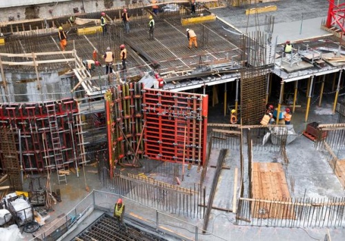 Rośnie budowlany klub miliarderów: jaki przychód daje miejsce w TOP 30 firm budowlanych?