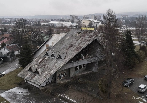 Kiedyś tętnił życiem, dzisiaj jest ruiną… Zajazd Sądecki