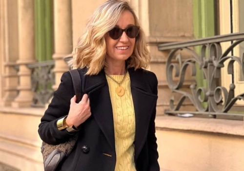 Czarny sweter zostaw na dnie szafy - to te modele zdominują wiosenne trendy. Boski za 40 zł