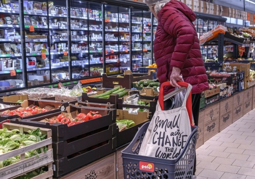 Nowe przepisy. Od wtorku owoce i warzywa tylko z flagą kraju pochodzenia
