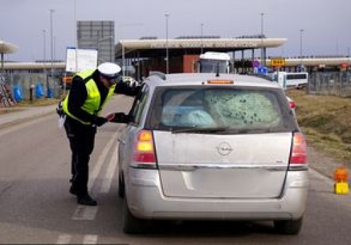 Granat na przejściu granicznym. Ewakuowano 19 osób