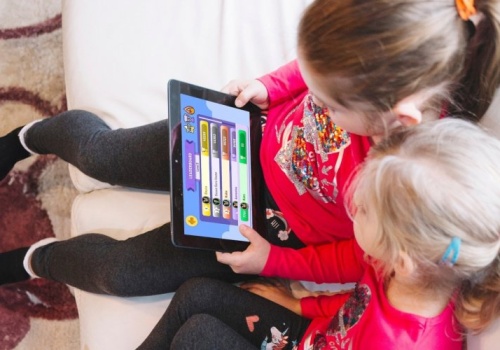 Ochrona dzieci czy strach przed technologią? Eksperci cyberbezpieczeństwa mówią jasno