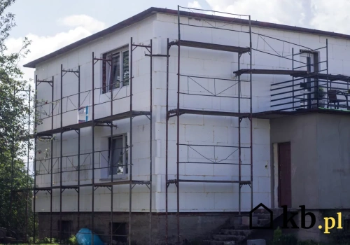 Jedna elewacja przetrwa 30 lat, druga wymaga remontu już po 10