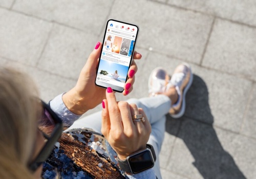 DWP sprawdza Facebooka osób pobierających zasiłki. Jak się zabezpieczyć?