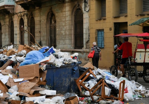 Hawana tonie w śmieciach. Powód jest zaskakujący