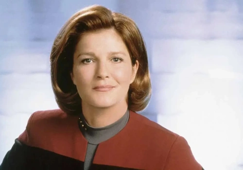 Kate Mulgrew w obronie Star Trek: Akademia Gwiezdnej Floty. 
