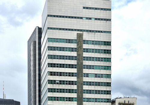 Kolejny znany warszawski wieżowiec do rozbiórki. Deweloper zdecydował