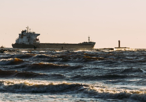 Ile kosztuje omijanie sankcji? Grzywna zapłacona, tankowiec z floty cieni wrócił na wodę