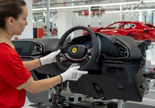 Ferrari wypłaci pracownikom do 14 900 euro premii. Mniej aut, więcej zysku