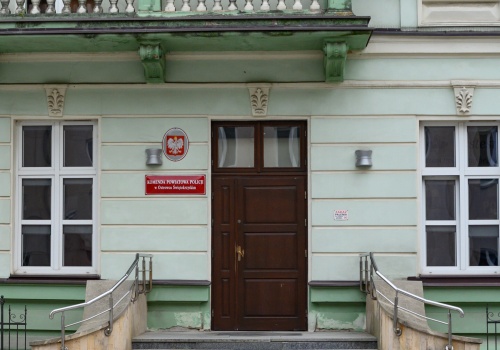 Kolejna ofiara oszustów. 85-latek z powiatu ostrowieckiego stracił 90 tysięcy złotych