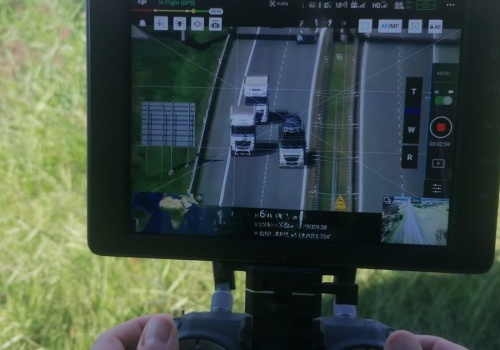 Policjanci latali dronem nad A2. Nie wszyscy wyprzedzali prawidłowo