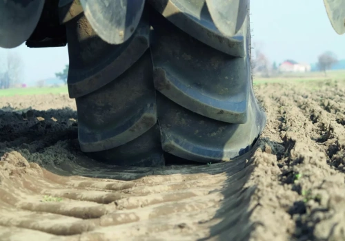 Jaki rozmiar i ciśnienie opon w ciągnikach rolniczych?