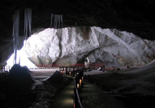 Starożytna bakteria oporna na nowoczesne antybiotyki znaleziona w rumuńskiej jaskini