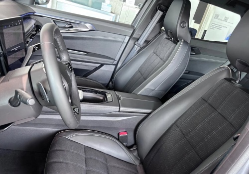 Rodzinny SUV z 2023 roku wciąż się nie sprzedał. Pali 6,5 l, ale nawet 43 900 zł rabatu może nie wystarczyć