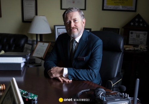 Republikanin stanął po stronie ofiar Jeffreya Epsteina. Teraz Trump chce się na nim zemścić. 