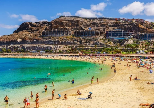 Chaos na Wyspach Kanaryjskich. Turyści napotykają na utrudnienia