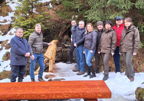 Dobra wiadomość dla wędrujących po Beskidach: nowe punkty czerpania wody już dostępne dla turystów