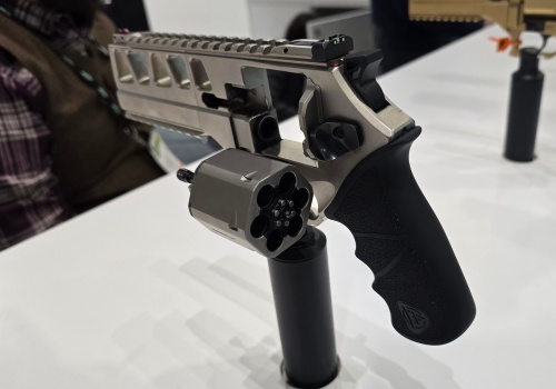 SHOT Show 2026: Chiappa Rhino wkracza w .44 Magnum