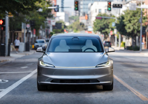 Tesla „Robotaxi” ma 4 razy więcej kolizji od kierowcy-człowieka