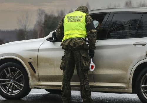 Te auta mogą zbierać dane. Wojsko Polskie reaguje ostrym zakazem wjazdu