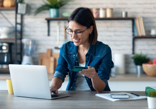 Pożyczka a może karta kredytowa? Nowoczesne rozwiązania finansowe na wyciągnięcie ręki