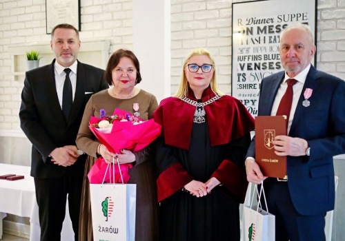 Świętowali jubileusz złotych godów. Burmistrz Żarowa wręczył medale swoim rodzicom