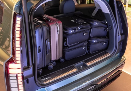 Duży SUV Hyundaia tańszy o 70 tys. zł. W środku jest tyle miejsca, że na postoju dzieci spacerują