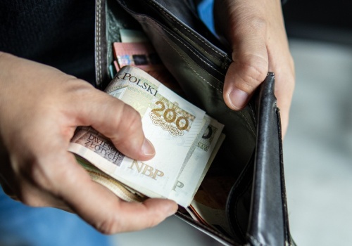 Te dane wpływają na sondaże polityczne. Oto jak się żyje Polakom