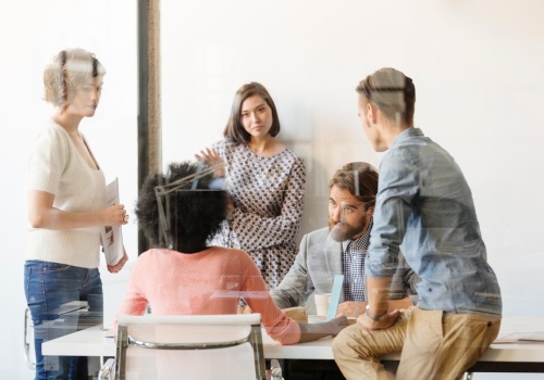 Firma nie rośnie dlatego, że wszyscy są zadowoleni. „Prezesi, którzy w kluczowych momentach byli »twardzi«, często zyskują największy szacunek”