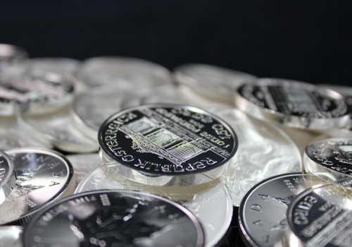 Azjatyckie giełdy zamknięte, metale pod presją. Rynek czeka na powrót Chin