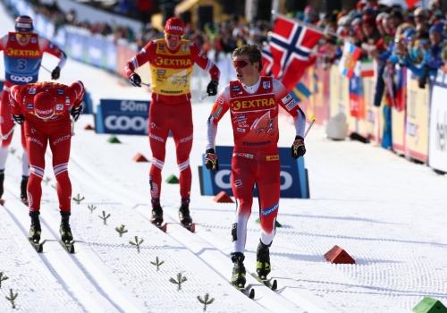 Klaebo zdobywa piąty złoty medal na Zimowych Igrzyskach Olimpijskich w drużynowym biegu narciarskim mężczyzn w sprincie biegowym