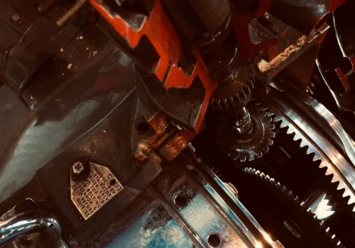 Jak dobrać sprężarkę śrubową do potrzeb zakładu? 5 najważniejszych parametrów