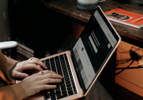 Mają męża i dzieci, zakochują się w ChacieGPT. Daje kobietom to, czego nie dają ich partnerzy