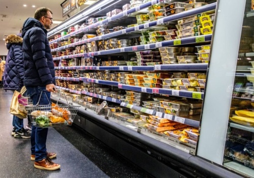 Spadek inflacji przez obniżkę cen paliwa, biletów lotniczych i żywności