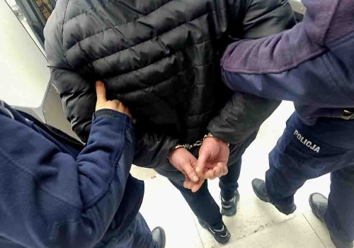 Kierował holowanym samochodem mając cztery zakazy prowadzenia