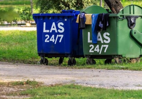 Rząd przyznaje: PSZOK-i to niewypał. Ubrania przestaną lądować w lesie