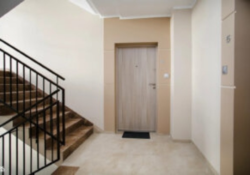 Przedmioty na klatce schodowej. Nowe kontrole i wysokie kary dla Polaków