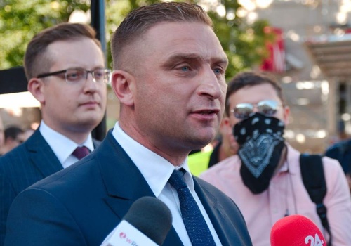 Robert Bąkiewicz w domu kultury. „Jawna obraza i pogarda”