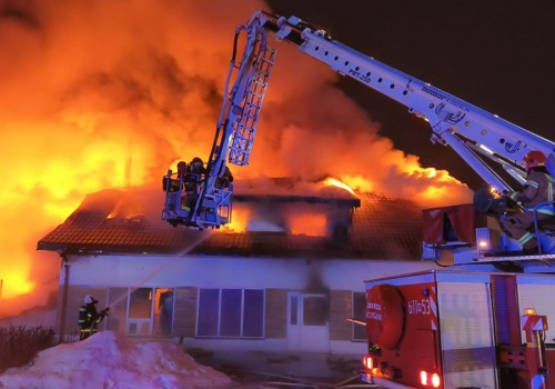 Wielki pożar pochłonął dorobek życia. Ponad 80 strażaków w akcji